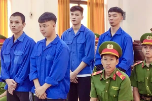 Đánh người bị thương, 4 bị cáo lãnh 31 năm tù