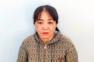 Khởi tố người phụ nữ tạt nước sôi vào con nuôi vì làm mất vé số