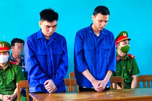 Truy đuổi làm người vi phạm giao thông tử vong, 2 người lãnh án 