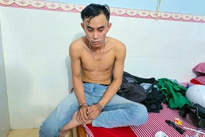 Bị bắt vì lên cơn nghiện khi vận chuyển thuê ma túy