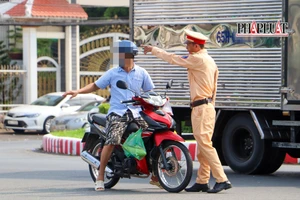 TP Cần Thơ: Nhiều người không biết quẹo trái từ hẻm 12 ra vòng xoay Đầu Sấu là sai
