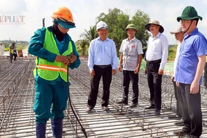 Hậu Giang chỉ mới thống nhất chủ trương xử lý nền đất yếu từ bấc thấm sang cọc xi măng đất