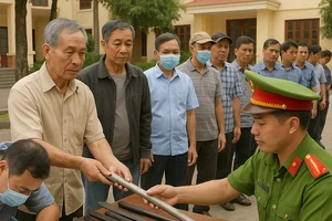 Cà Mau kêu gọi người dân thực hiện cuộc vận động giao nộp, thu hồi vũ khí, vật liệu nổ