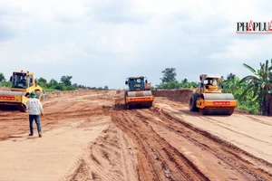 Huy động mọi nguồn lực hoàn thành các dự án giao thông trọng điểm ở miền Tây