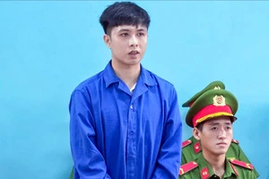 Thiếu nữ bị bạn trai cũ dùng ảnh nóng, ép quan hệ tình dục sau chia tay