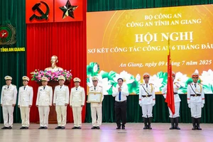 Giám đốc Công an tỉnh An Giang nhận Huân chương Chiến công hạng nhất