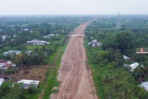 Tuyến chính cao tốc Cần Thơ - Cà Mau vẫn còn vướng mặt bằng 