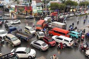 TP Cần Thơ: Ùn tắc ngã tư Trần Hoàng Na do va chạm xe