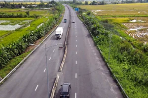 Bộ Xây dựng trả lời cử tri Cần Thơ về đường dân sinh hai bên tuyến Lộ Tẻ - Rạch Sỏi