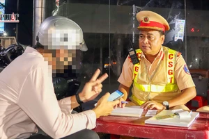 Vi phạm nồng độ cồn, đừng cố 'cù nhây' với lực lượng CSGT nữa!