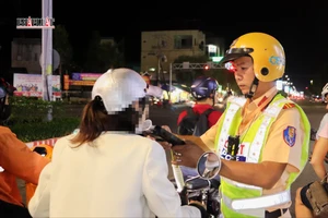 Nóng: Chủ tịch Cần Thơ yêu cầu trực đường dây nóng giao thông 24/7, xử nghiêm vi phạm