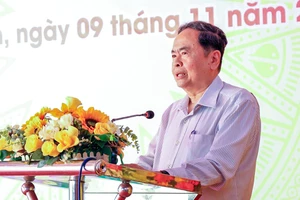 Chủ tịch Quốc hội Trần Thanh Mẫn dự Ngày hội Đại đoàn kết toàn dân tộc tại Cần Thơ