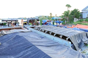 CSGT An Giang bắt quả tang 7 phương tiện thủy vận chuyển trái phép đất mặt 