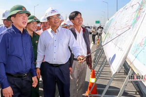 Bộ trưởng Trần Hồng Minh: Phải đưa cao tốc đoạn Hậu Giang - Cà Mau khai thác trước ngày 19-1