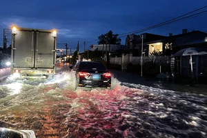 Quốc lộ 1 đoạn qua Cần Thơ sắp hết cảnh cứ triều cường dâng là ngập