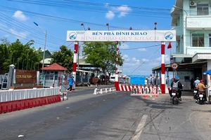 Cụm phà Vàm Cống lên phương án chống ùn tắc tại 4 bến phà dịp Tết Nguyên đán