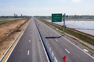 Phương tiện lưu thông thế nào khi cao tốc đoạn Hậu Giang - Cà Mau tạm dừng khai thác?