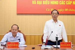 Phó Chủ tịch Quốc hội Trần Quang Phương kiểm tra công tác bầu cử tại Cà Mau