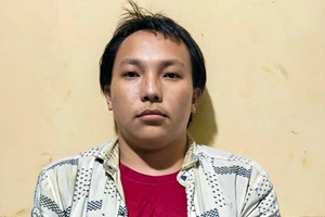 Tạt xăng đốt người mua ve chai vì cho rằng bị nói xấu