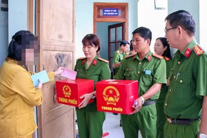 Hơn 900 cử tri đang bị tạm giữ, tạm giam ở An Giang đi bầu cử