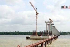 Đẩy nhanh tiến độ thi công hai trụ tháp chính cầu Đại Ngãi 1