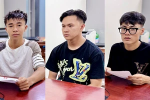 Tạm giữ 3 thanh niên mang hung khí đi gây rối ở phường Long Xuyên