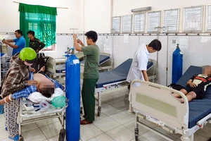 Kịp thời cấp cứu 3 người bị ong đốt gây sốc phản vệ khi đi tảo mộ