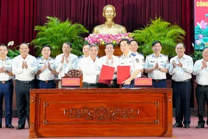 Chương trình 'Cảnh sát biển đồng hành với ngư dân': Điểm tựa cho ngư dân vươn khơi bám biển