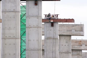 Dự án cầu Đại Ngãi đạt hơn 70% tiến độ nhưng đang gặp khó về nguồn đá