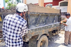Xử phạt 45 triệu đồng một người khai thác đất mặt trái phép