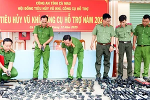 Cà Mau vận động thu hồi, thu gom 123 khẩu súng và hàng trăm viên đạn