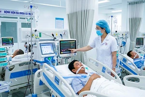 Ba người ở Cà Mau nhập viện nghi ngộ độc rượu, một người tử vong