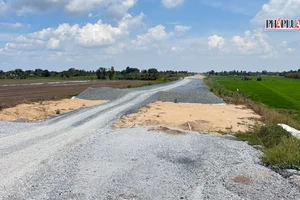 Cần Thơ quyết liệt tháo gỡ khó khăn vật liệu cho cao tốc trục ngang