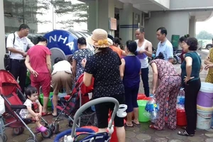 Số liệu đẹp nhưng dân phản ánh nước ở Hà Nội vẫn có mùi khét 