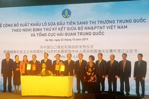 Công bố xuất khẩu lô sữa chính ngạch đầu tiên sang Trung Quốc