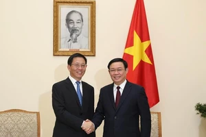 Đại sứ Trung Quốc bất ngờ khi hàng Việt tắc tại cửa khẩu 