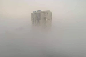 Hà Nội chìm trong sương mù như Sa Pa