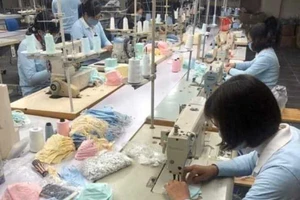 Bộ Công Thương làm việc với các DN sản xuất khẩu trang