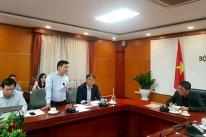 Dịch COVID-19: Điện tử, dệt may... sắp hết nguyên liệu