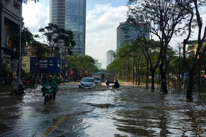 17 người thương vong do mưa đá, giông lốc