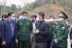 Đề xuất đưa lao động Việt qua biên giới Trung Quốc bốc hàng 