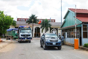 Tạm đóng cửa một số điểm qua biên giới Việt Nam-Lào