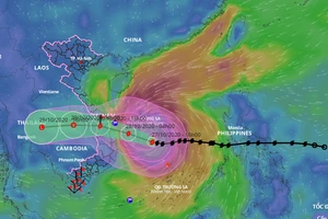 “Cuồng phong” bão số 9 bắt đầu gây gió mạnh trên đất liền