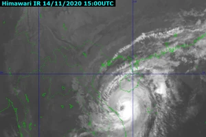 Bão số 13 giật cấp 12 đang cách Đà Nẵng 80km,miền Trung mưa to
