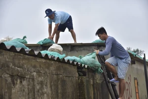 Thủ tướng yêu cầu ứng phó khẩn cấp với bão số 13, giật cấp 17