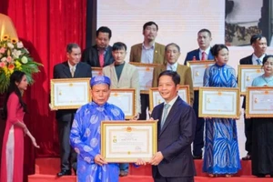 Vinh danh những 'báu vật nhân gian sống' thủ công mỹ nghệ