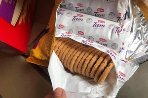 Bắt quả tang công ty gia hạn sử dụng bánh quy hết hạn dùng