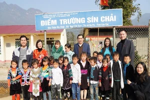 Bàn giao 2 phòng học mới cho thầy và trò ở vùng cao Sa Pa