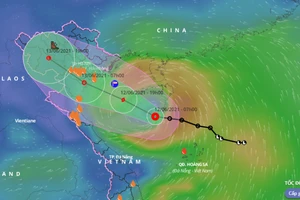 Áp thấp nhiệt đới mạnh đang áp sát Vịnh Bắc bộ