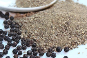 Giá cước vận chuyển tăng phi mã 13 lần vì hãng tàu 'đi đêm'?